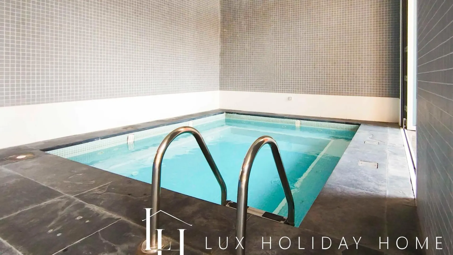 Lux The Elegant Difc Suite 2 Dubai